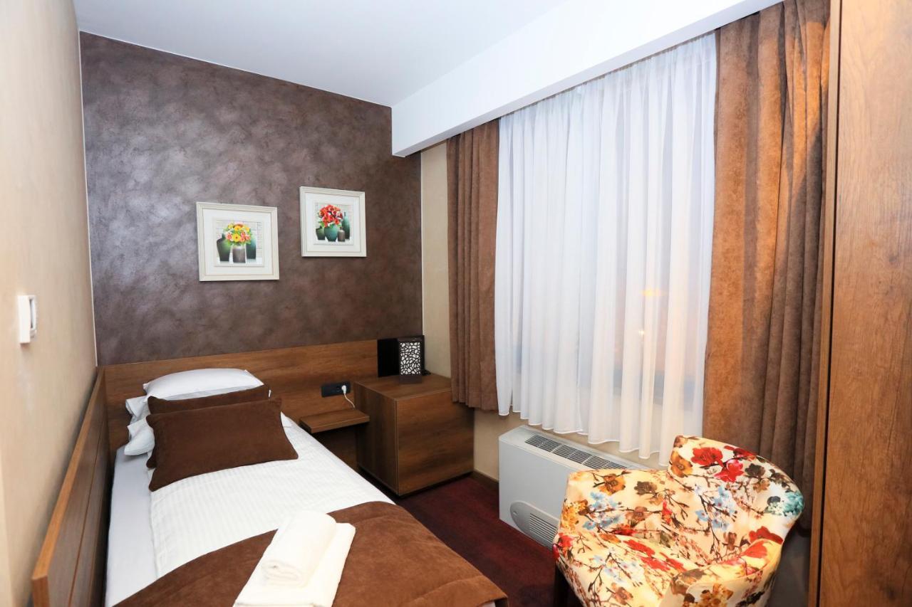 Carpe Diem Boutique Hotel 泽尼察 外观 照片