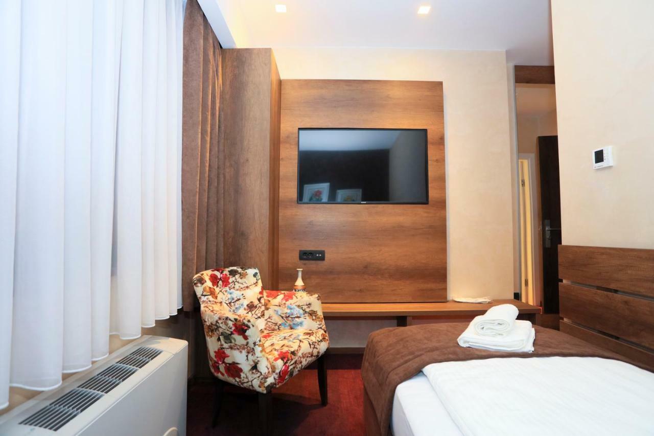 Carpe Diem Boutique Hotel 泽尼察 外观 照片